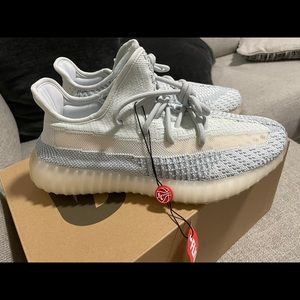 NEW Yeezy Boost 350 V2 Sneakers w/ tags & box